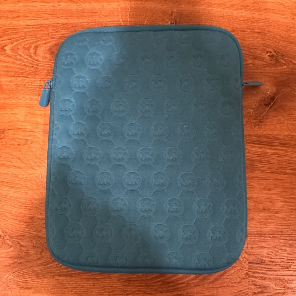 Michael Kors Blue Embossed tablet Sleeve​​